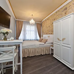 Cathedral Apart Otel